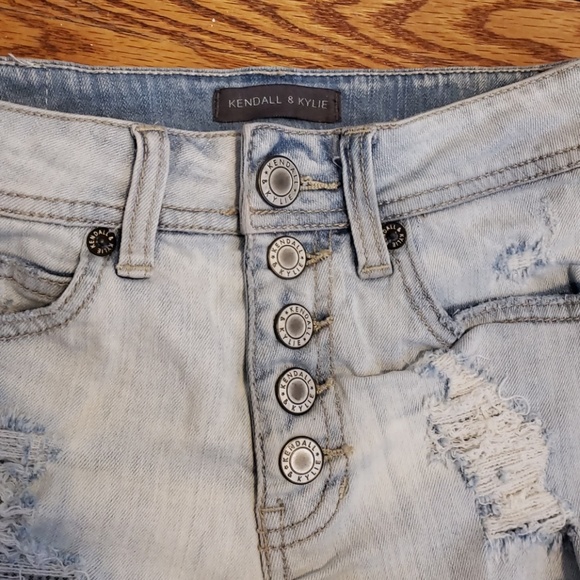 KENDALL & KYLIE shorts - Picture 2 of 5